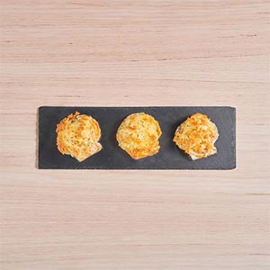 烤箱預熱後,設定烤箱200度,烤13分鐘至起司上色即可食用。