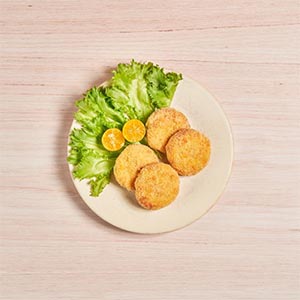 送入已經預熱180度的烤箱,烤15 ~ 20分鐘,烤完後擠上適量桂冠輕沙拉,完成。