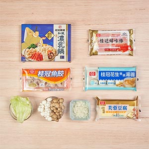 1.將蘿蔔磨成泥後,捏成兩個圓球,定使用桂冠蟳味棒當點最,做成聖誕雪人造型,鍋中放入濃乳鍋湯底及各式火鍋配料煮滾,最後將聖誕雪人放中間。
