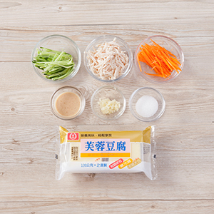 將[使用調味]的所有材料都混合