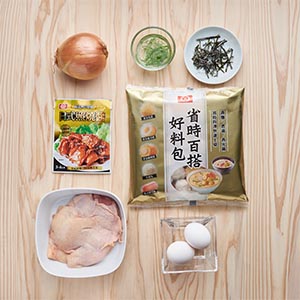 洋蔥切絲、蔥白斜切、蔥綠切絲