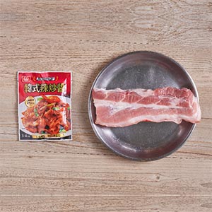 備妥食材,包含豬五花、韓式辣炒醬。