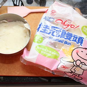 前一晚先將薯泥處理好放冷藏,饅頭也放冷藏慢慢退冰。