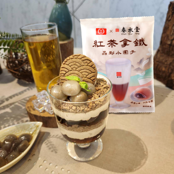 紅茶拿鐵晶彩小圓子聖代杯照片